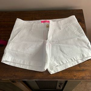 Lilly Pulitzer size 2 Callahan short in color resort white